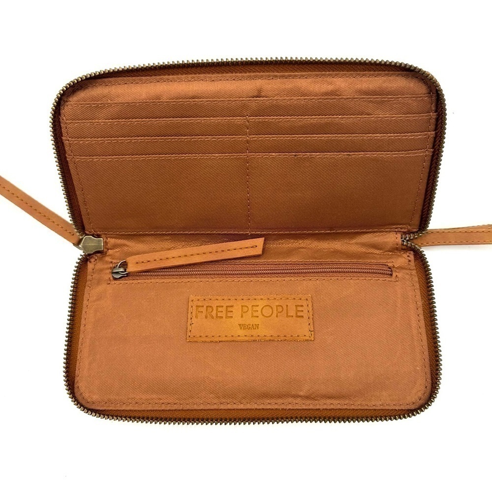 Free People Wallet Vegan Leather Distressed Brown Zip Around Wristlet Clutch NEW - Picture 4 of 11